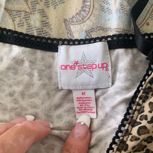 ❌SOLD❌ Leopard Print Bodysuit - Picture 5 of 6